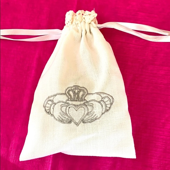 Claddagh Irish linen gift bag - Picture 1 of 1